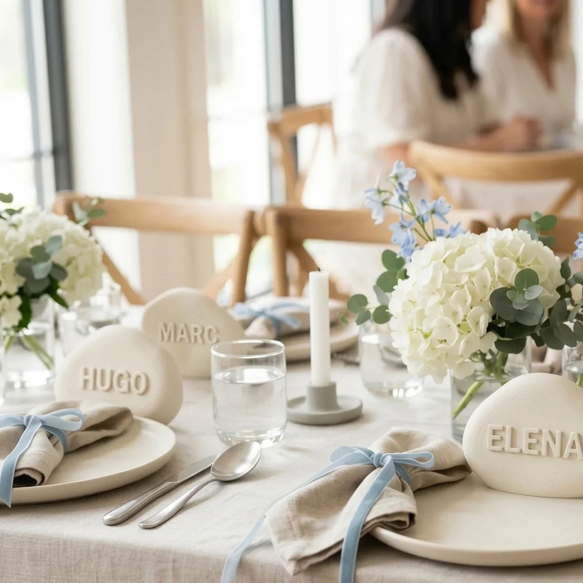 Marcasitios de comunión personalizados con el nombre de cada invitado