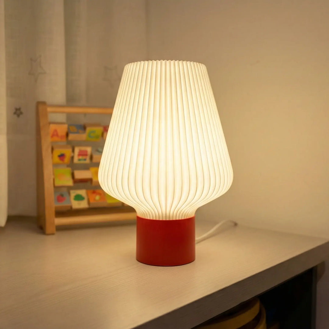 Lampara plisada en comoda infantil, acabado rojo