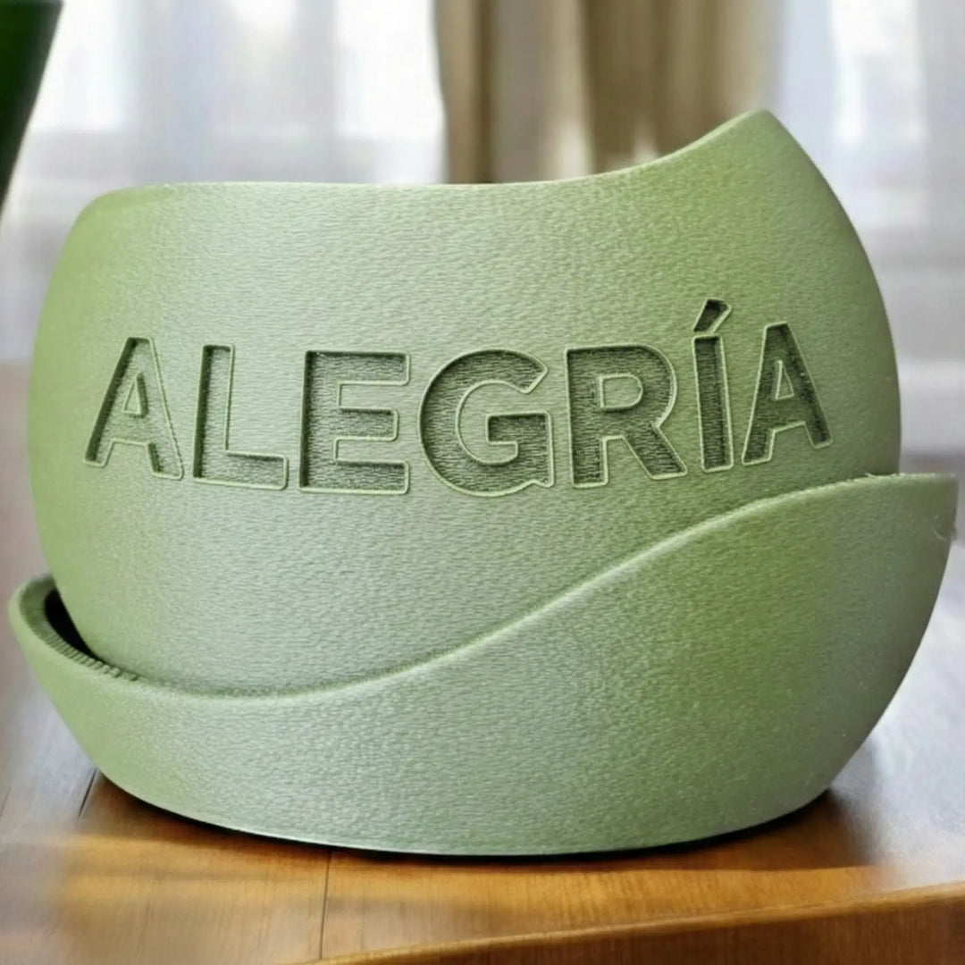 Olivgrüner kugelförmiger Blumentopf mit personalisierbarem Wellensockel