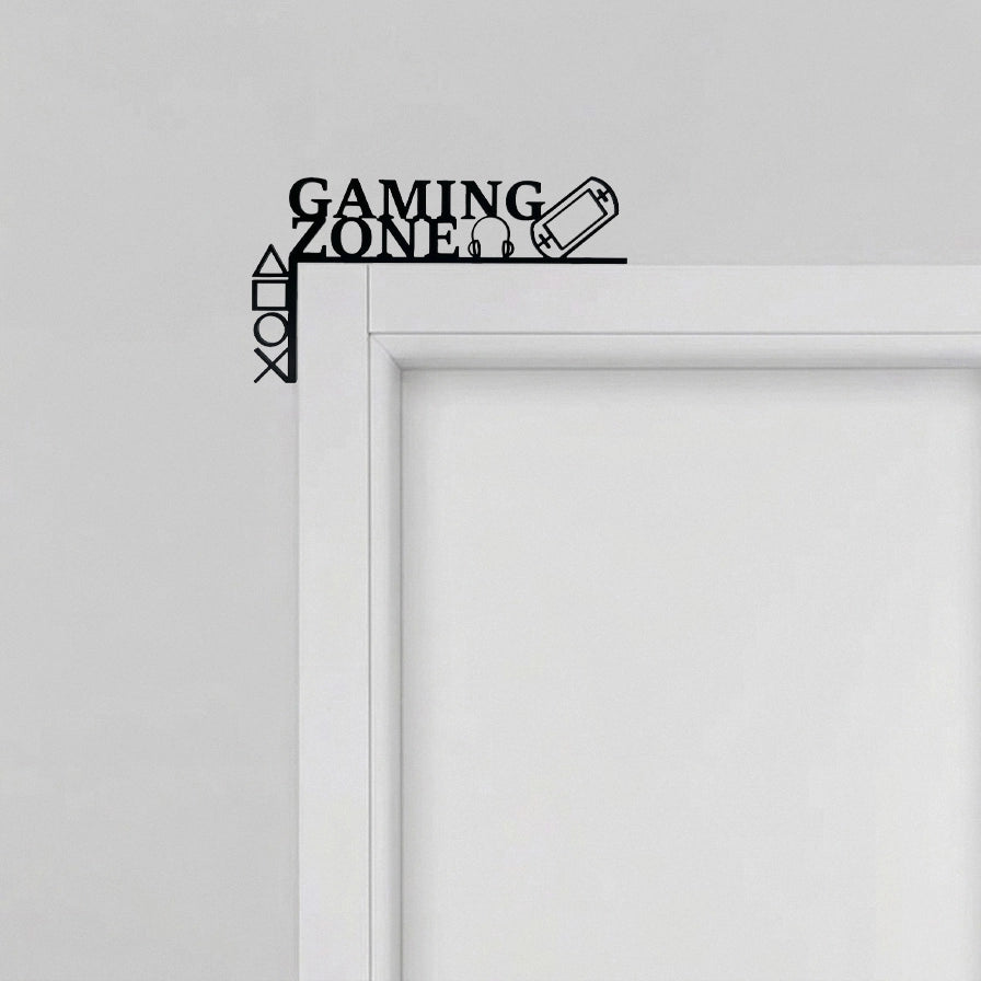 Corner Decorativo Puerta Gaming Zone instalado en la esquina superior de un marco blanco, diseño minimalista de alta gama.