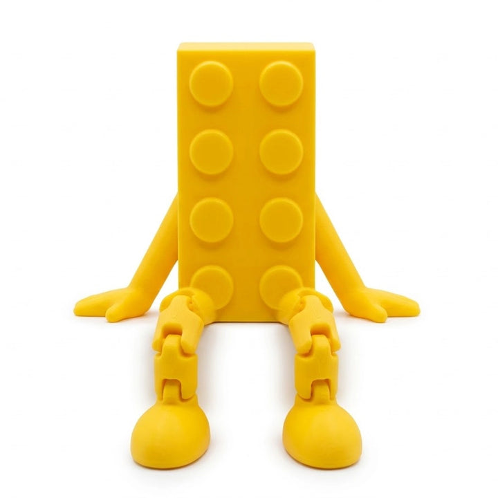 Primo piano delle articolazioni di precisione e della finitura superficiale satinata della figura articolata da collezione.