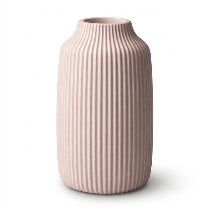 Zylindrische Designervase im vertikalen Rillendesign in Altrosa für minimalistische und professionelle Innendekoration.