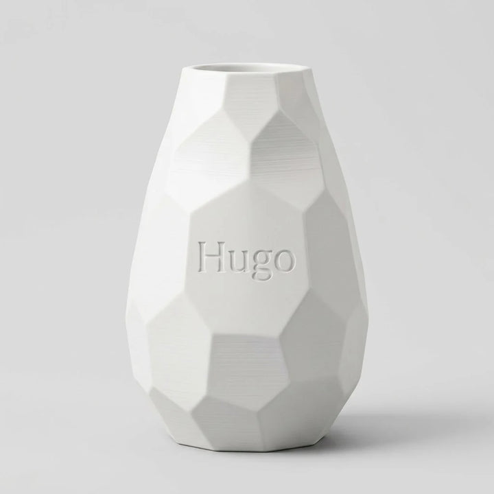 Jarrón Voronoi Faceta con Nombre en color blanco