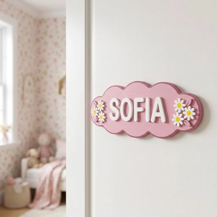 Targa con nome per porta della cameretta: Margherite, con il nome Sofia attaccata alla porta